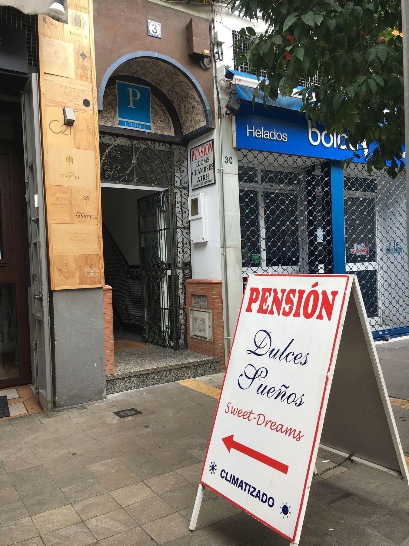 Pension Dulces Suenos Seville Exterior photo